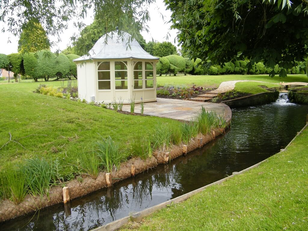 J&S Scapes create a new garden area for Mark Webber